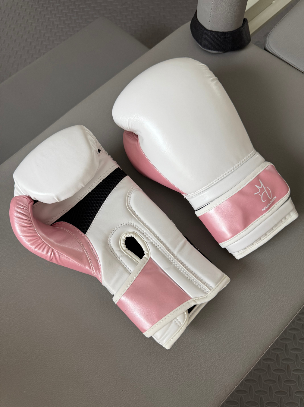 files/Peach_Queen_Boxing_Gloves.png